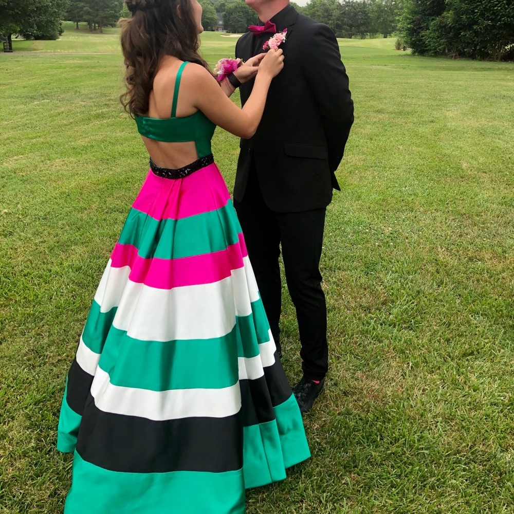Sherri Hill prom dress - Picture 2 of 2